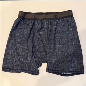 Lululemon All in Motion 5” M